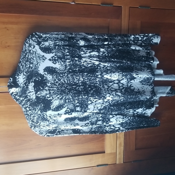 Soma, rayon knit b/w cascading front sweater, size M - Picture 3 of 3
